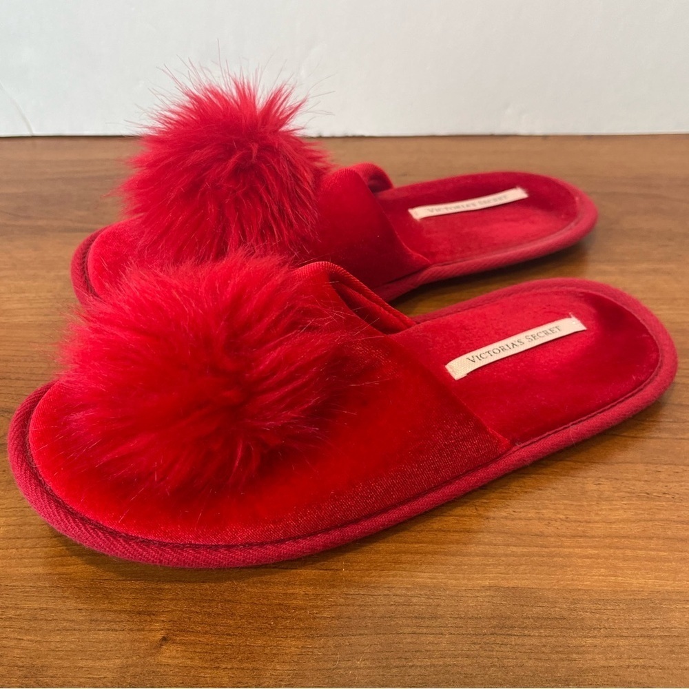 Victoria's Secret Red Faux Fur Pom Pom Slip On Slippers Sz Medium